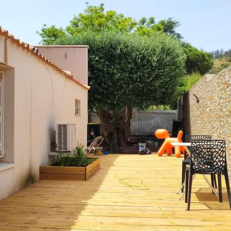 Avec Piscine Guest house